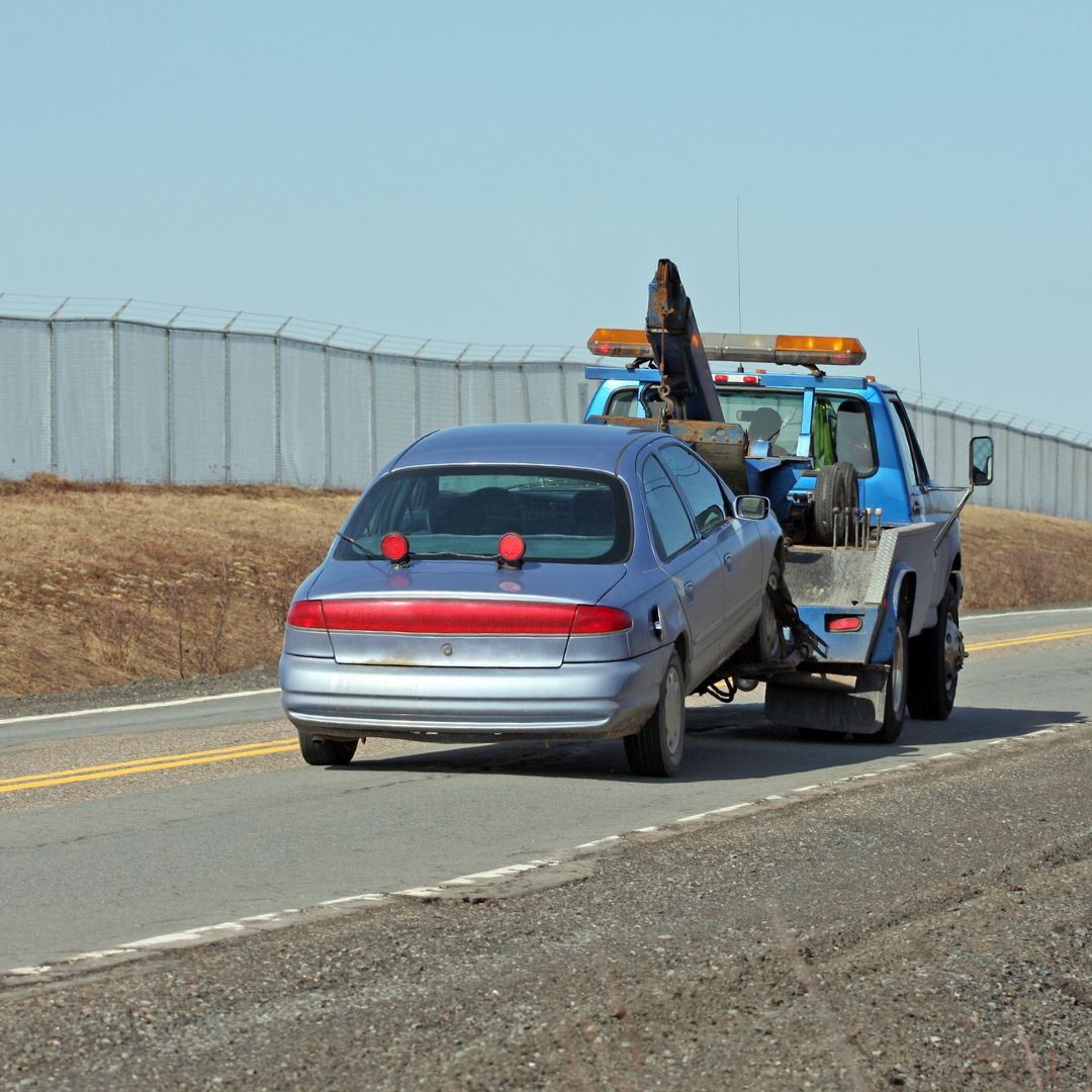 <p><span style="color: rgb(203, 3, 0);">EXPERT LIGHT-DUTY TOWING SERVICES</span></p>