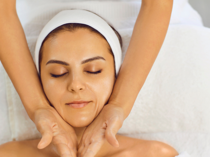 <p>The Benefits of Regularly Getting a Facial</p>